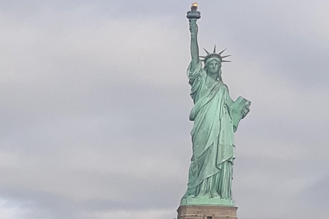 1-hour New York City Skyline Sightseeing Cruise - Seating, weather, and the paid upper level