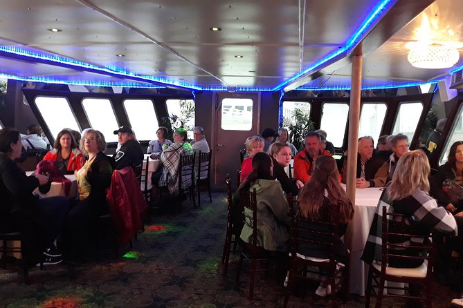 1-hour New York City Skyline Sightseeing Cruise - Food, drinks, and the onboard extras