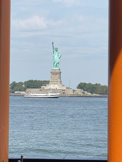 #1 Six Hour Bus Tour and Boat Ride By The Statue of Liberty - Bridges, the United Nations, and Grand Central Terminal