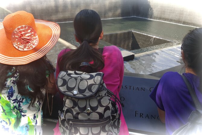 9/11 Memorial at World Trade Center and Financial District Walking Tour - How the guide shapes the experience