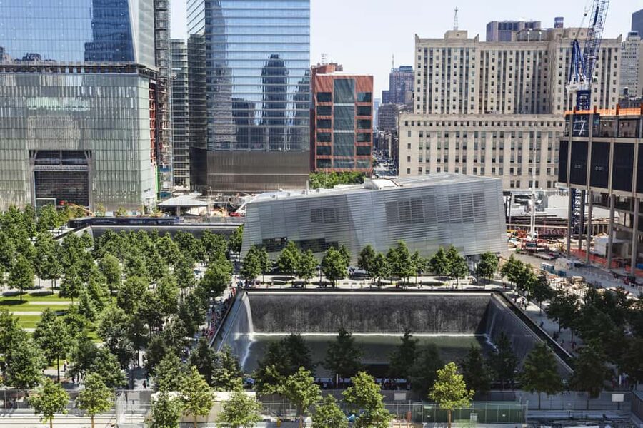 9/11 Memorial & Ground Zero Tour with Optional Museum Entry - How the 90-minute route feels in practice