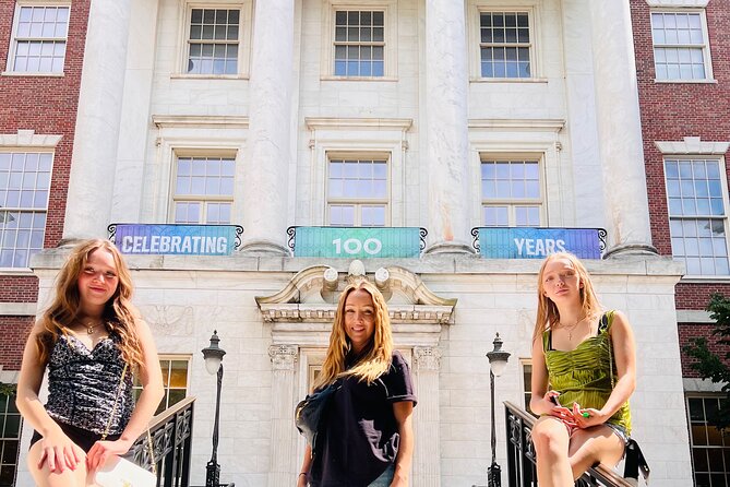 90 min NYC Private Gossip Girl Pedicab Tour - Ladurée, Nate’s townhouse, and the Met steps