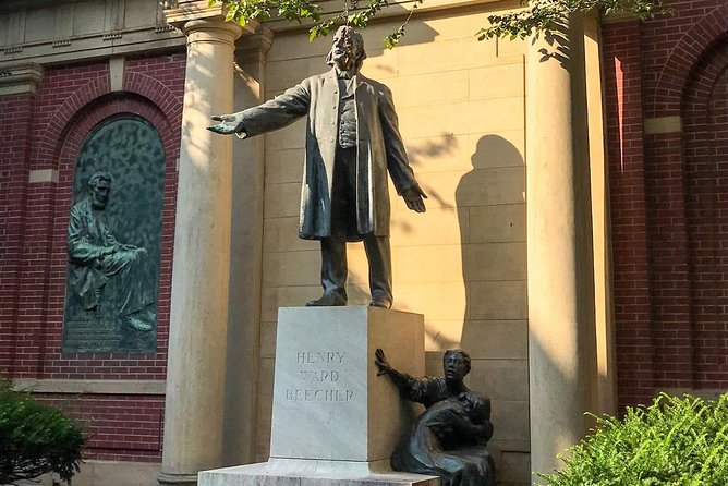 Best of Brooklyn Walking Tour: Historic Bridge, DUMBO & Heights - Starting near the Tweed Courthouse at noon