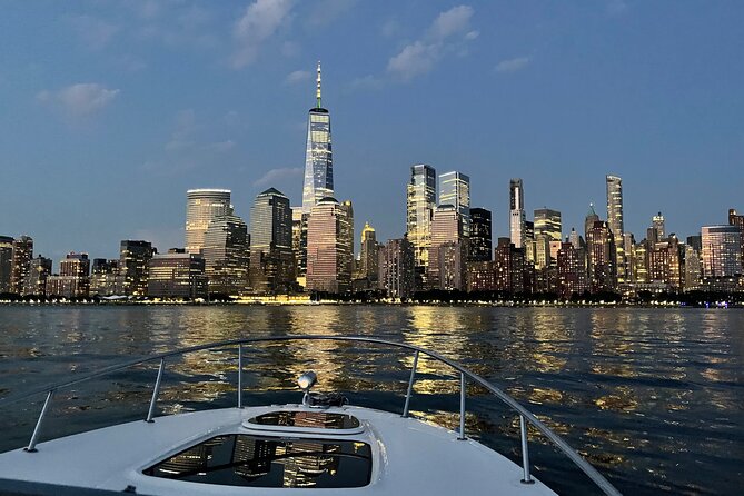 Best Private Luxury Daytime Boat Tour in New York City - 1 Hour - Going under the Brooklyn Bridge