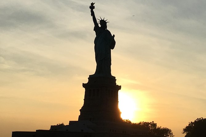 Best Private Luxury Sunset Boat Tour in New York City - 2 Hour - Why a private sunset boat works so well in New York