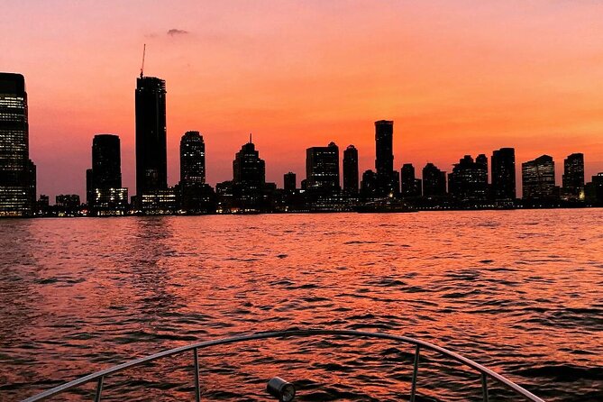 Best Private Luxury Sunset Boat Tour in New York City - 2 Hour - The Brooklyn Bridge from below