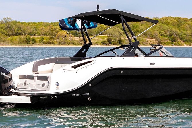 Boat or Yacht Rental in Sag Harbor, The Hamptons, or Monatauk - Should you book the Sag Harbor boat rental?
