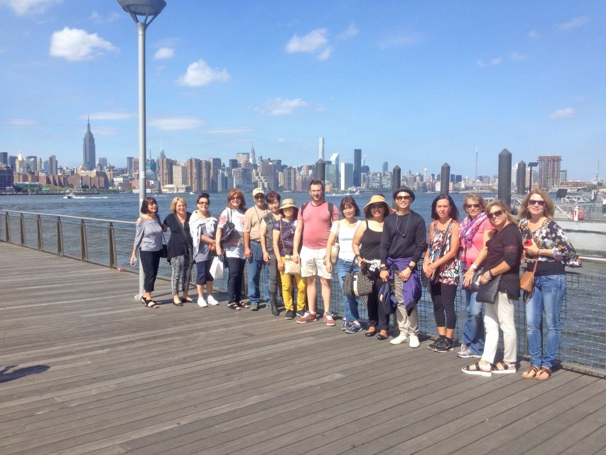 Brooklyn: 2-Hour Best of Brooklyn Walking Tour -Williamsburg - Starting at Black Star Bakery and Cafe