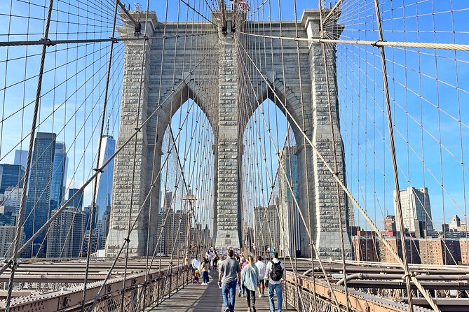 Brooklyn Bridge and Dumbo Walking Tour - Small Group - Resting at Brooklyn Bridge Park