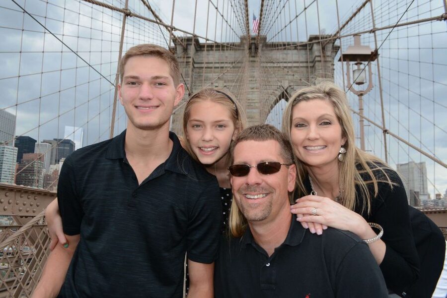Brooklyn Bridge & Neighborhoods – 2-Hour Photo Shoot Tour - Brooklyn Bridge Park and the Manhattan skyline