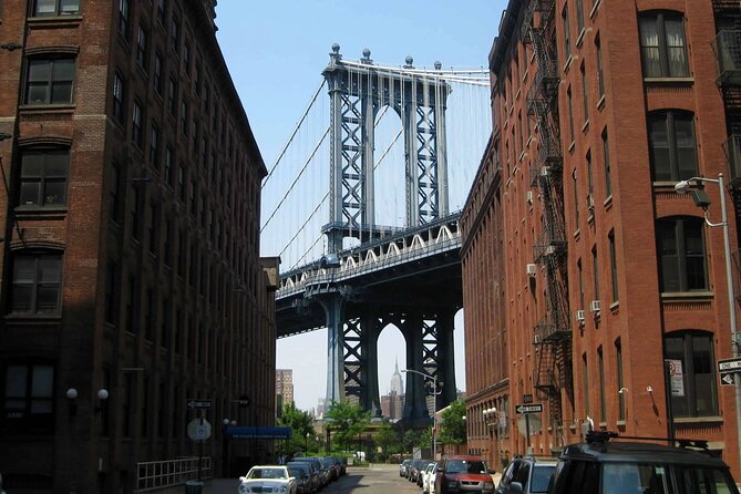 Brooklyn Bridge, Statue of Liberty and Manhattan Tour - City Hall, the Woolworth Building, and Wall Street