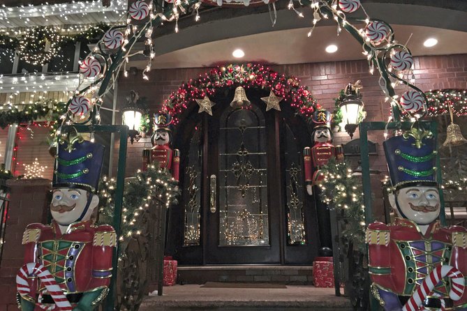 Brooklyn Christmas Lights Walking Tour at Dyker Heights - Crowds, photos, and the pace of the evening