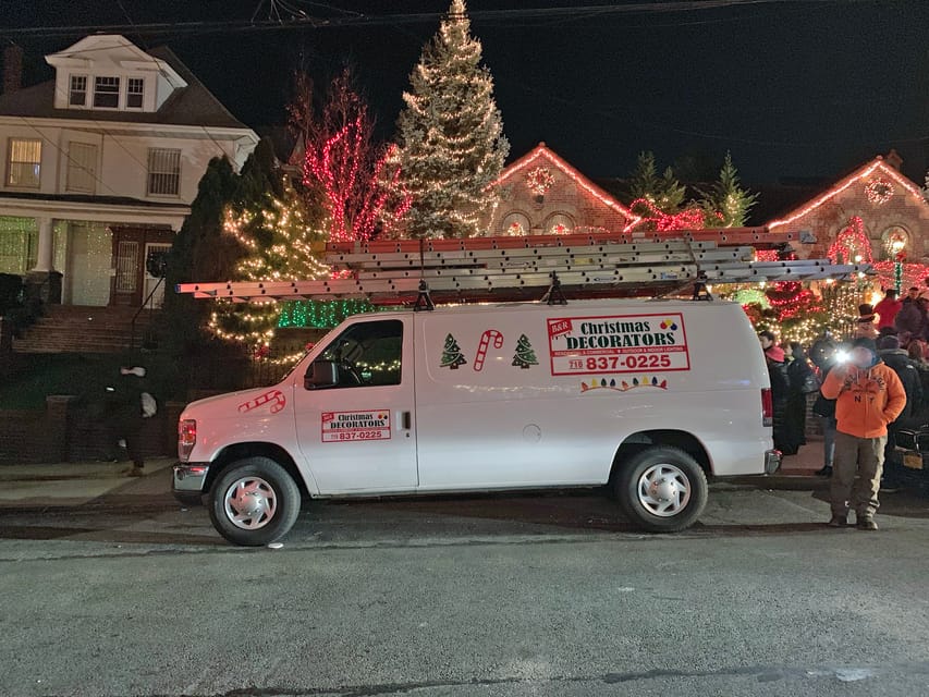 Brooklyn: Dyker Heights Christmas Walking Tour - The 75-minute Christmas lights route