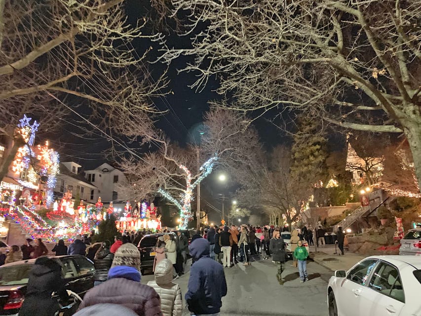 Brooklyn: Dyker Heights Christmas Walking Tour - What the guides add to a $21 experience