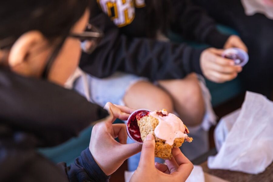 Brooklyn Food Tour: Heights, DUMBO & Bridge Views - The guides are a major part of the value