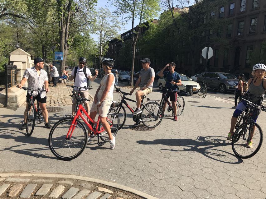 Brooklyn: Half-Day Cycling Tour - Red Hook combines harbor views with food stops