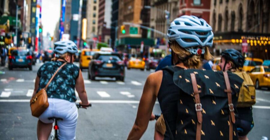 Brooklyn: Half-Day Cycling Tour - Dumbo starts the ride with the best skyline views