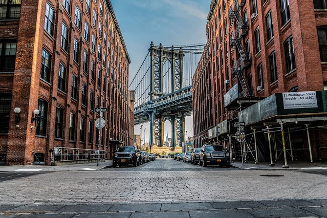 Brooklyn Heights and DUMBO Self-Guided Walking Tour - Brooklyn War Memorial and the finish