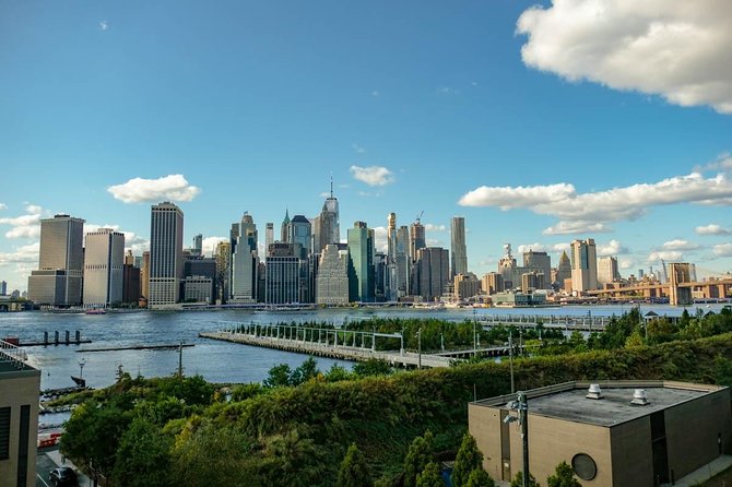 Brooklyn Heights, DUMBO and Brooklyn Bridge guided tour in French - The Promenade turns the skyline into part of the tour