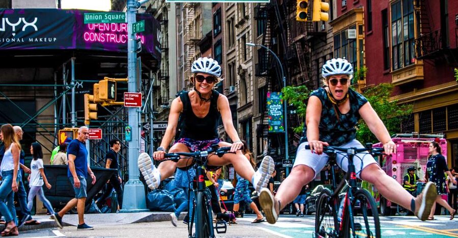Brooklyn: Sightseeing Bike Tour with Local Guide - From the Brooklyn Navy Yard to southern Williamsburg