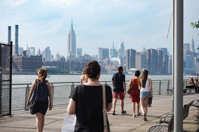 Brooklyn street art and hipster culture tour in French - Street art is more than a photo stop