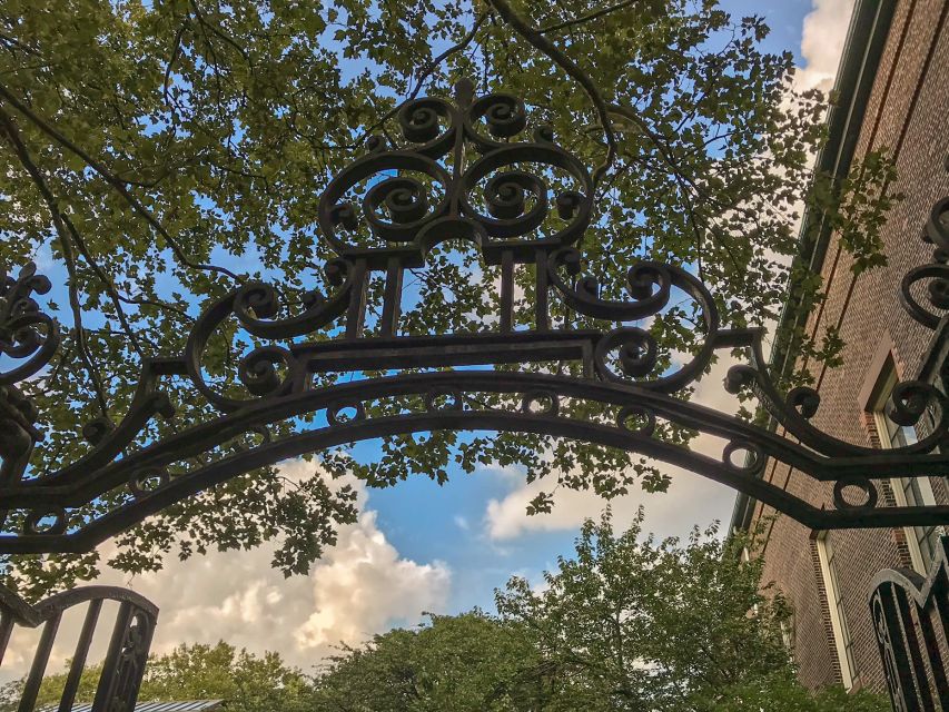 Brooklyn: The Bridge, DUMBO, & Brooklyn Heights Best of Tour - Revolutionary War stories and Civil War-era Brooklyn