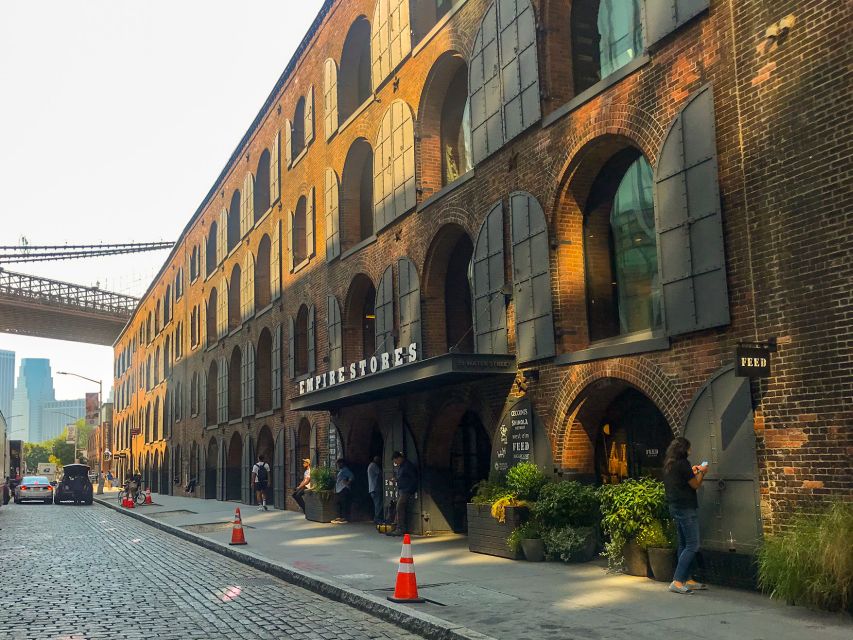 Brooklyn: The Bridge, DUMBO, & Brooklyn Heights Best of Tour - Bruce’s storytelling style and what it adds