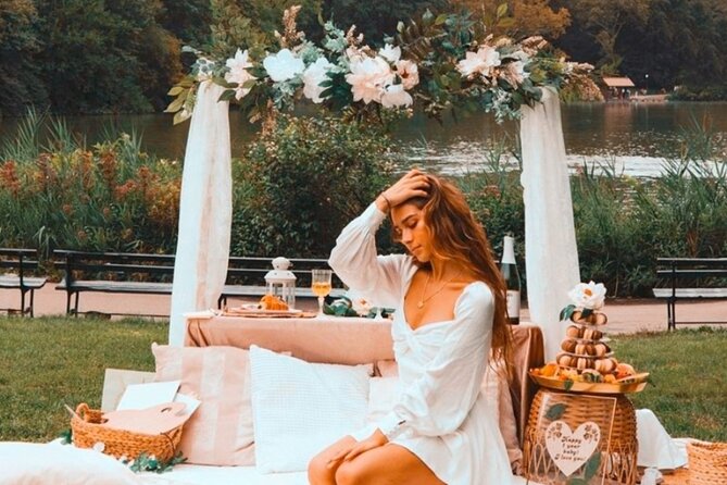 Central Park Luxury Picnic - Your decorated picnic table and two-hour setup