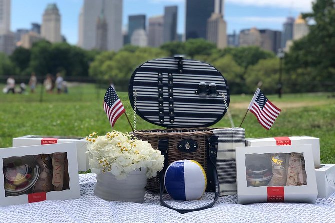 Central Park Picnic with Full Day Bike Rental - Timing your day around the seasons