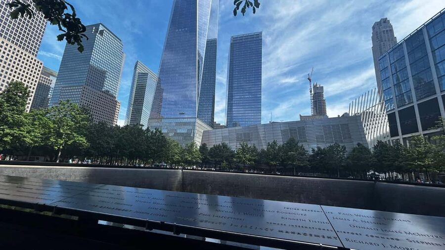 Charging Bull, Wall Street, 911 Memorial + One World Tickets - Starting behind the Charging Bull at Bowling Green