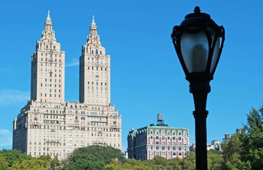 Christmas in Central Park: Horse Carriage Holiday Tour - Winter weather, comfort, and practical limits