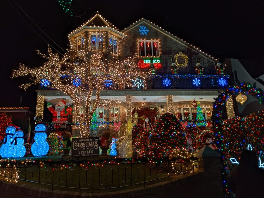 Christmas Light Night tour - Arriving in Dyker Heights after dark