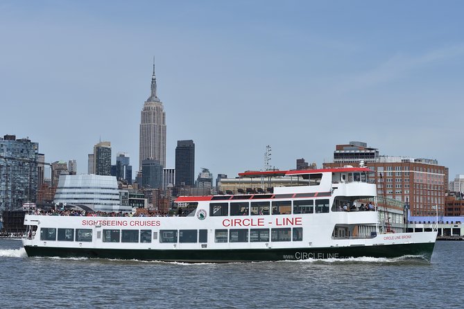 Circle Line: 1.5hr - New York City Landmarks Cruise - South Street Seaport and the East River turn