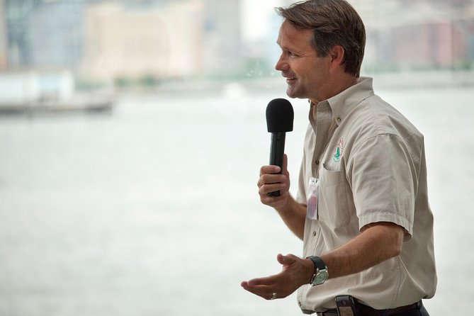 Circle Line: 2.5hr - Complete Manhattan Island Cruise - Live guides turn a long ride into a city lesson