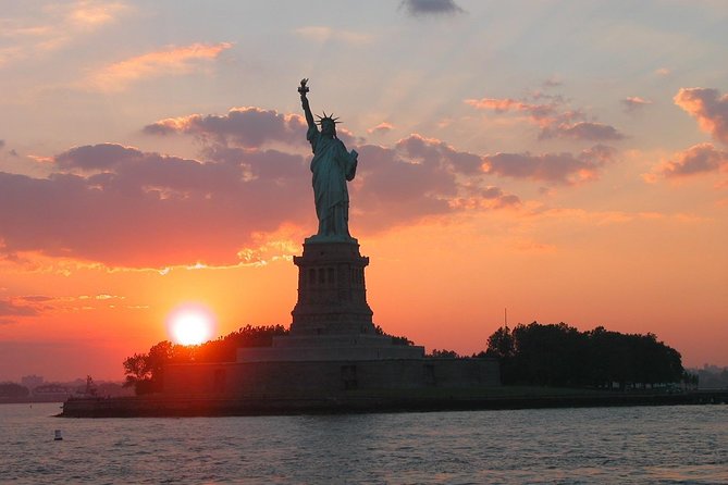 Circle Line: 2hr - New York City Harbor Lights Cruise - Why New York looks best from Pier 83 after dark