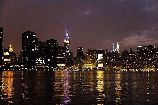 Circle Line: 2hr - New York City Harbor Lights Cruise - Comfort, crowds, and the real value of $45
