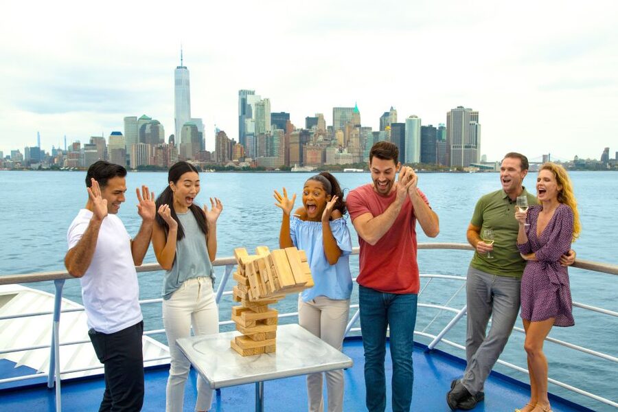 City Cruises New Jersey: NYC Buffet Lunch or Dinner Cruise - Key points at a glance