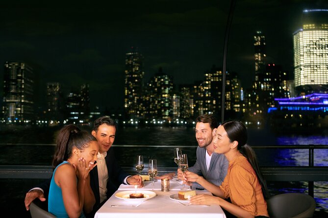 City Cruises New York: Bateaux Premier Dinner Cruise - Live music and the mood onboard