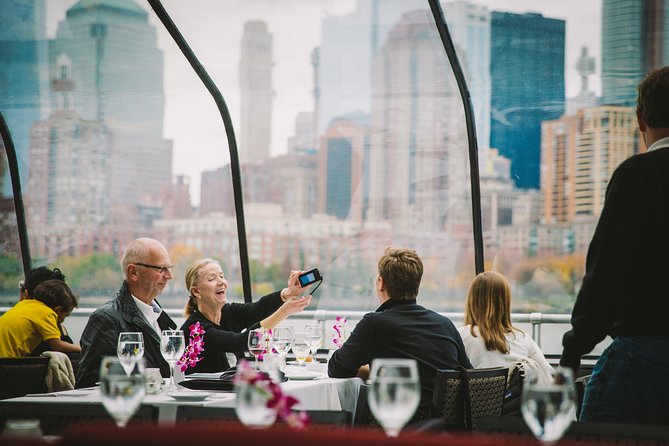 City Cruises New York Bateaux Premier Lunch Cruise - Music, seating, and the feel onboard