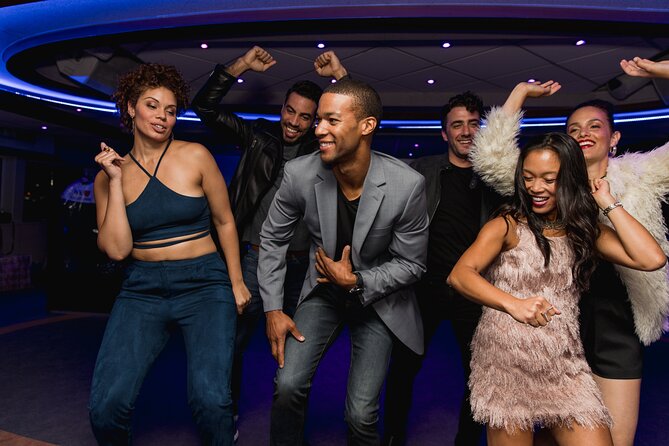 City Cruises New York: Signature Dinner Cruise - Music, dancing, and the evening mood