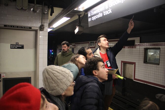 Discover Hidden Subway Secrets Below Manhattan - Private - City Hall station and the beauty of an unused platform