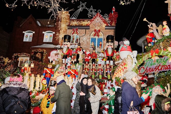 Dyker Heights Christmas Lights and NYC Skyline View Bus Tour - One hour among the Dyker Heights displays