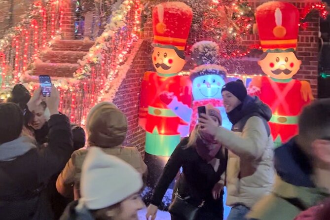 Dyker Heights Christmas Lights and NYC Skyline View Bus Tour - Practical ways to enjoy the evening