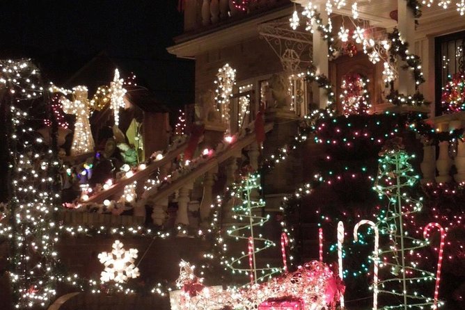 Dyker Heights Christmas Lights Tour - One hour among the Dyker Heights displays
