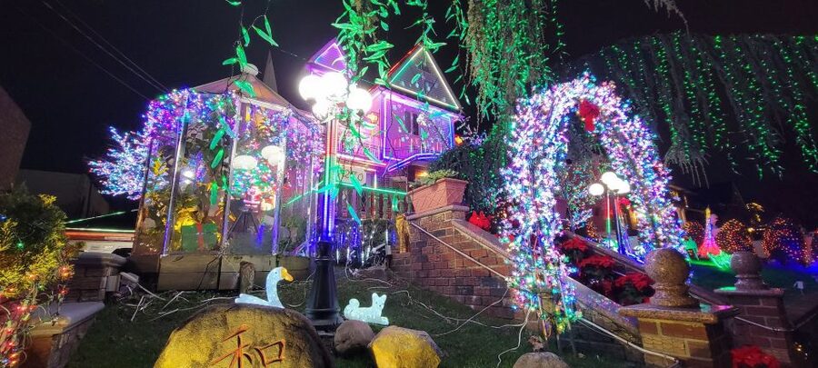 Dyker Heights Holiday Lights - How the Evening Compares With Manhattan Lights