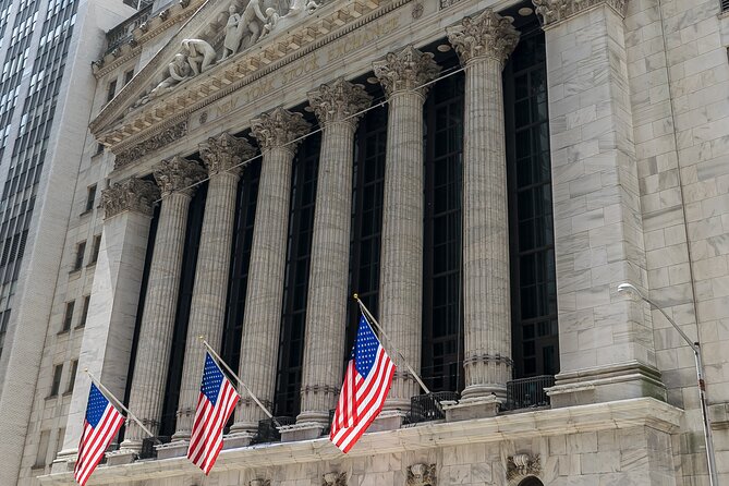 Financial Crisis Tour with a Finance Professional - Federal Hall and the American financial story