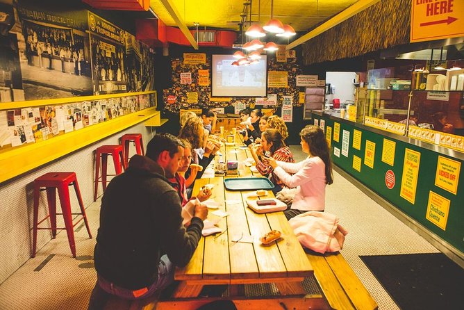 Food Tour in East Village in French - Four savory stops with room for local context