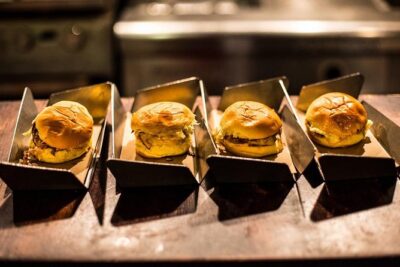 Food Tour in East Village in French
