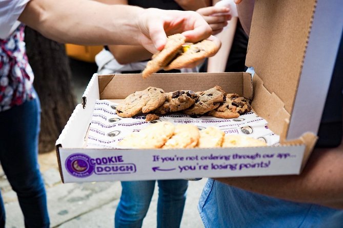 Food Tour in East Village in French - A small group makes the walking easier