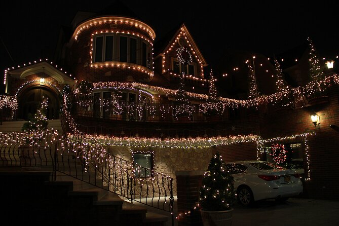 French Christmas Tour in Brooklyn - Dyker Heights and its giant Christmas displays